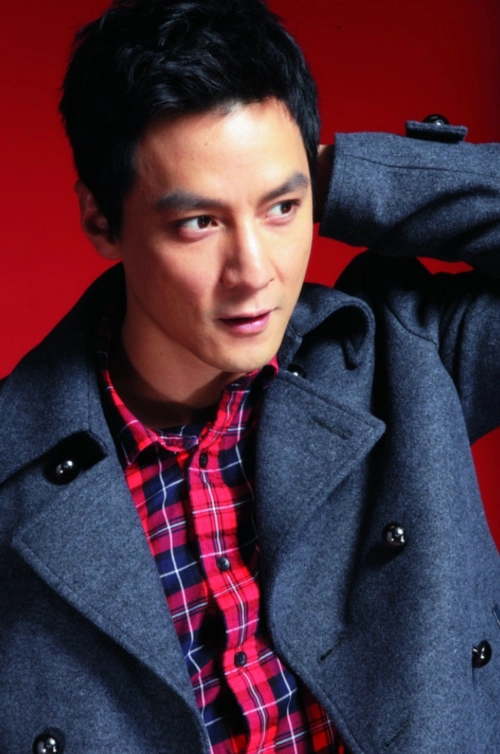 吴彦祖近照曝光,"狗啃式"刘海太抢眼!与之前判若两人