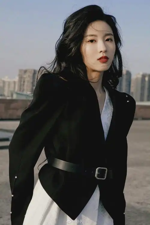 孙芮最新天台大片