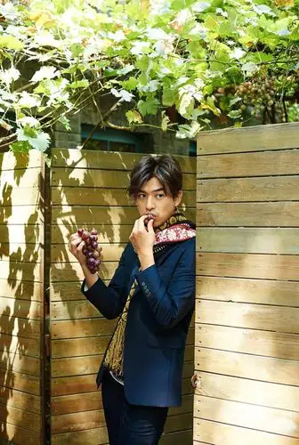 陈柏霖杂志封面曝光 深邃电眼魅力无法挡-名人图库-中国鞋网