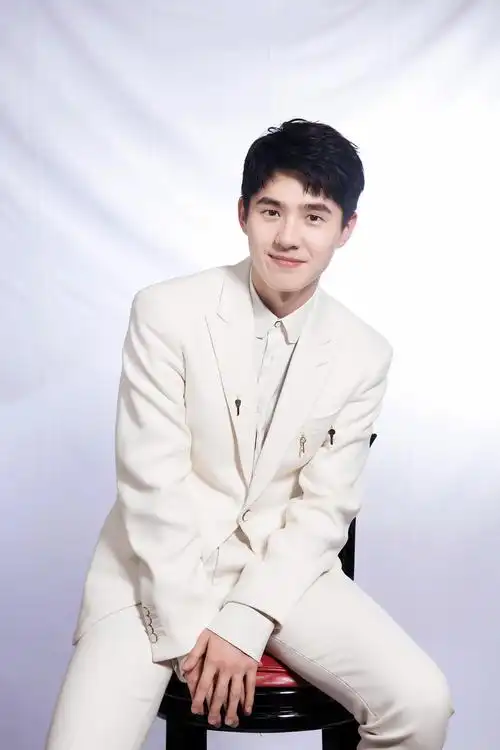 刘昊然白色西装大赏