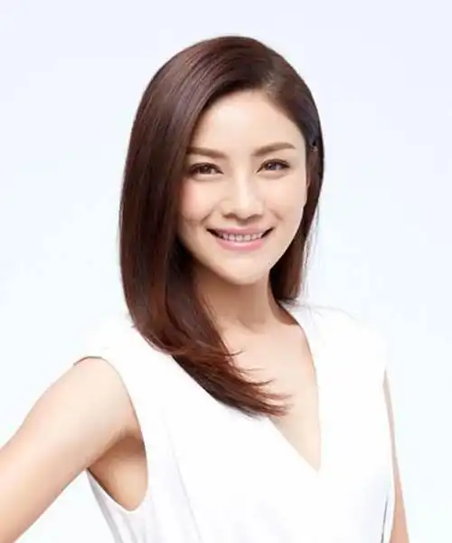 胡可,1975年12月1日出生于浙江省嘉兴市,中国内地女演员,主持人