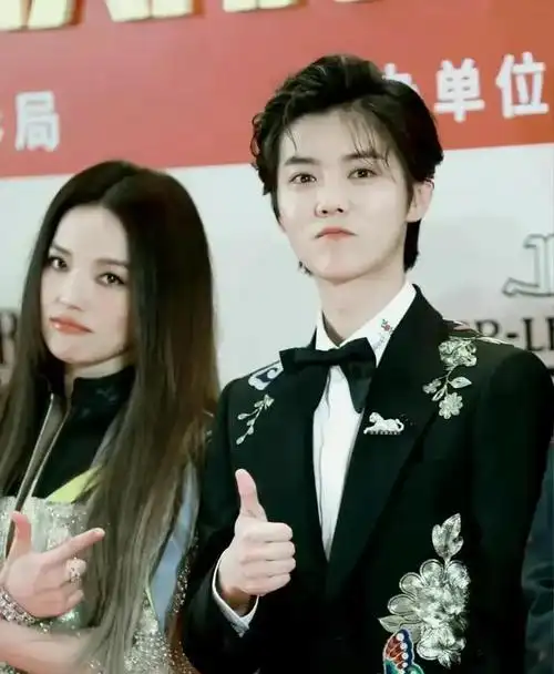 鹿晗34岁生日这天,顶流衰落,人走茶凉,在他身上体现的淋漓尽致