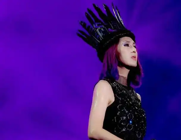 杨千嬅巡演连续四场售罄,深圳演唱会期待舞台盛宴