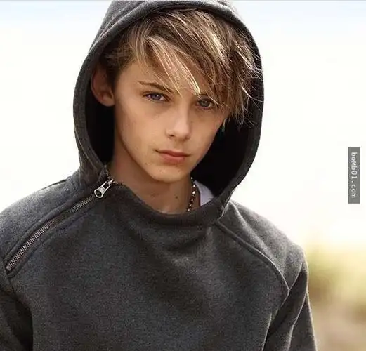 他就是「全世界最帅」的13岁天使美少年,原本觉得夸大的人…看完照片