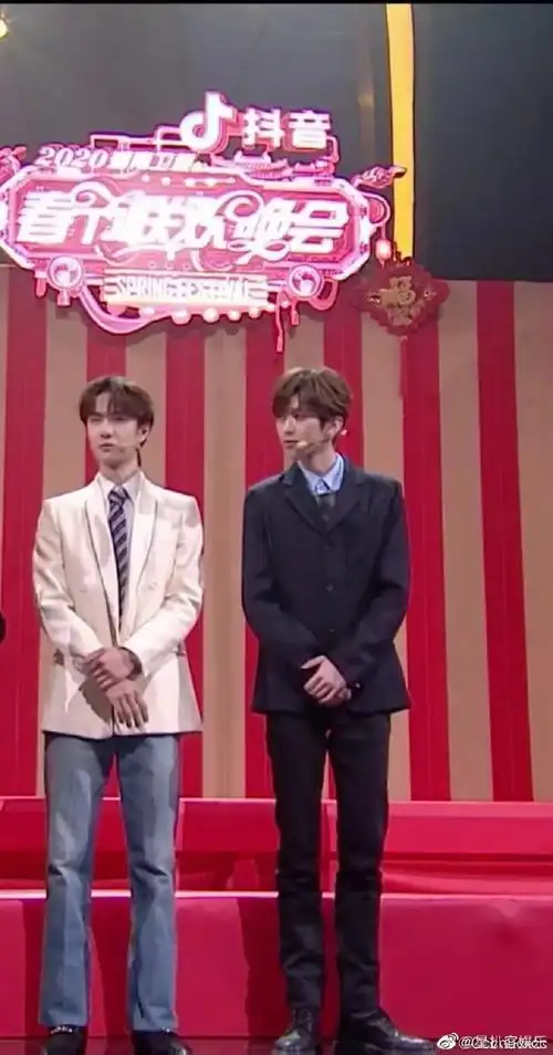 王一博蔡徐坤同框