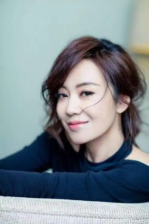 中年女演员里,谁能扮演16岁的小姑娘?不违和又超好看