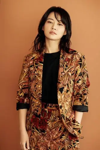 谭卓获南方人物周刊年度女演员与好友章宇同亮相