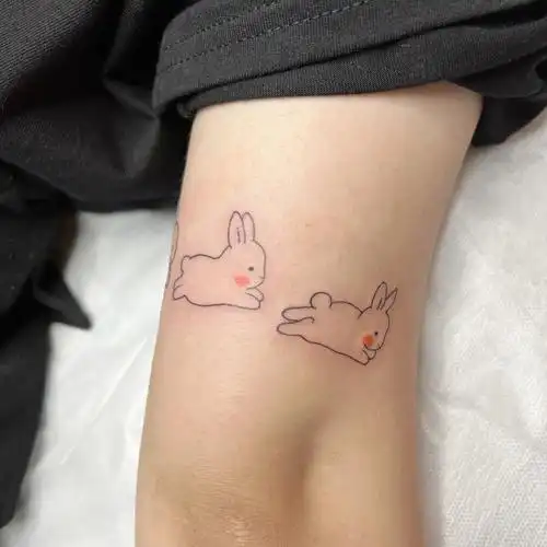 蹦蹦跳跳兔子纹身