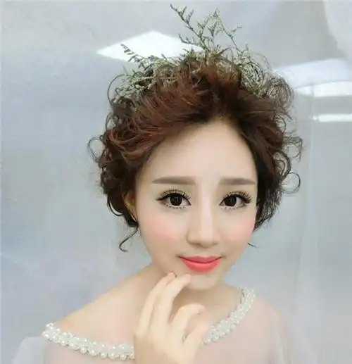 短发新娘结婚当天发型