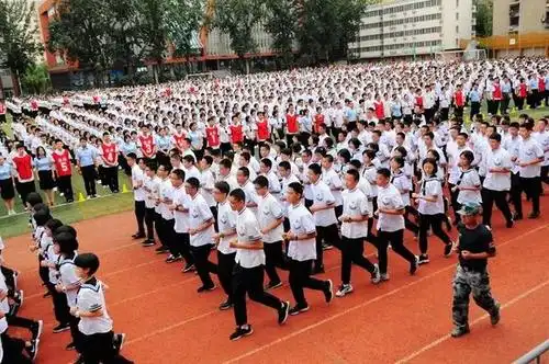 西安铁一中学举行2020秋季开学典礼:《开学第一课》的他是校友