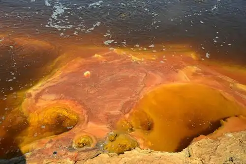 神奇的硫磺湖.盐湖