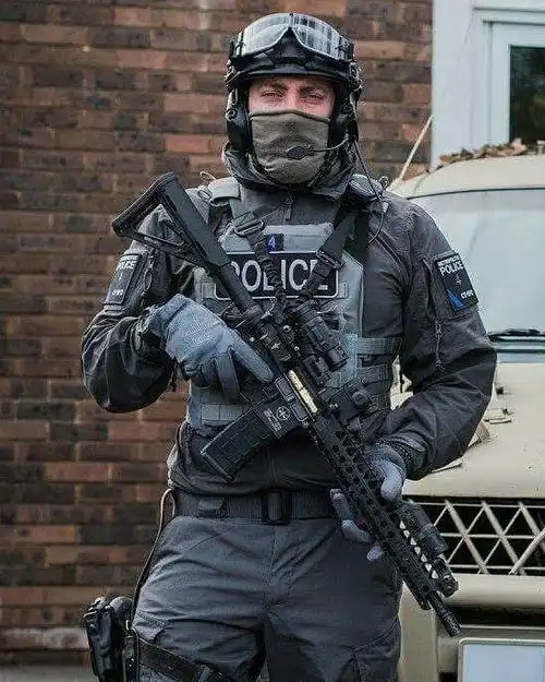 比利时联邦警察司警总局dsu ,或称联邦警察特警,最初在比利时的双语