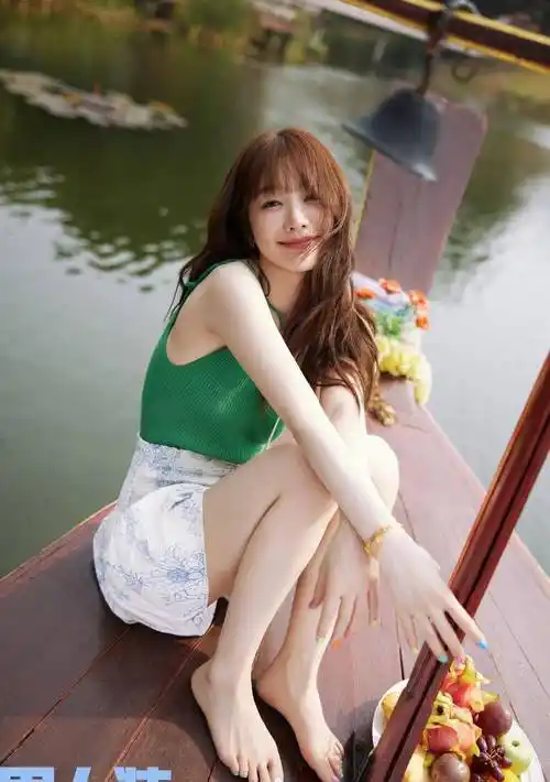 29岁徐梦洁登《男人装》封面,时尚大片湿身诱惑 – 爱读书