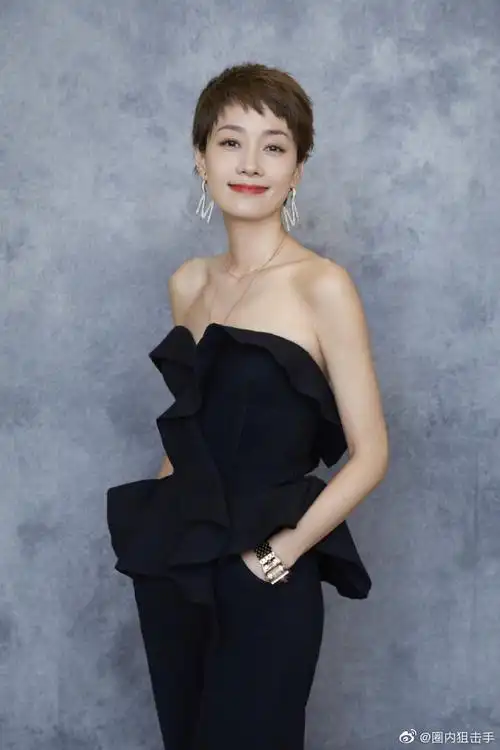 短发干净利落,清爽干练