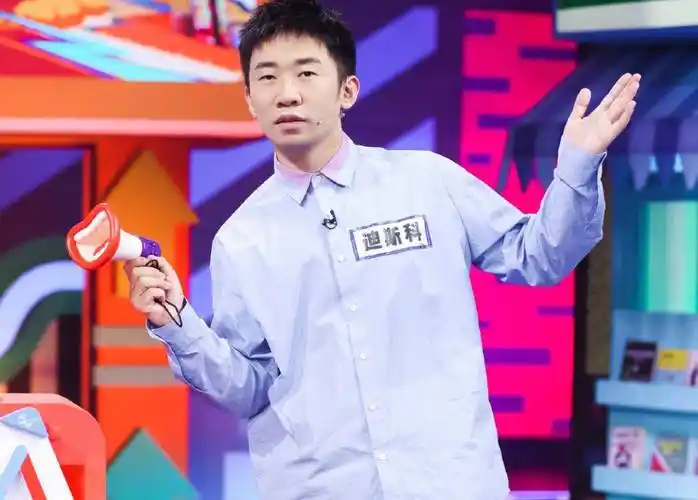 杨迪被爆料只喝一个品牌的矿泉水,得知价格,网友调侃