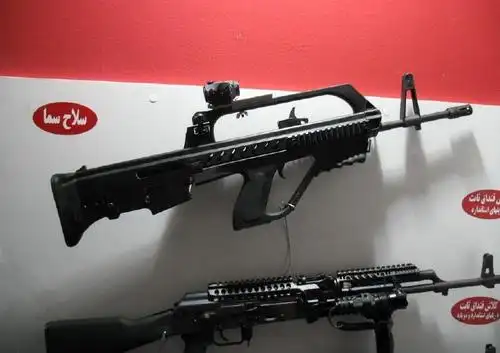 它就是伊朗的kh2002突击步枪,全称:kh-2002 khaybar,开始于2003年初期