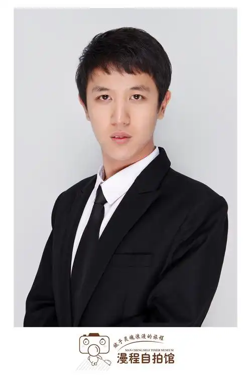 漫程diy自拍写真娱乐休闲照相馆  -成品输出: 清新证件照或半身形象照