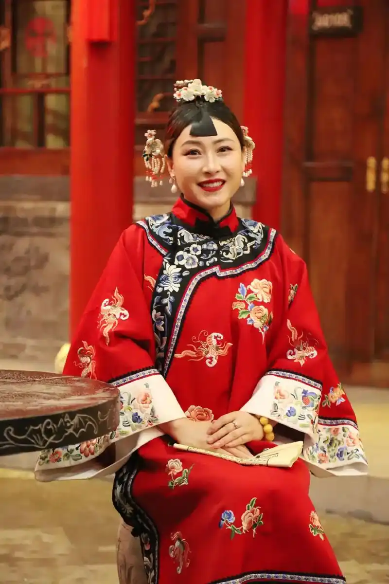 晒一组民国晋商大院少奶奶古装写真,唯独就是缺少一位老爷.