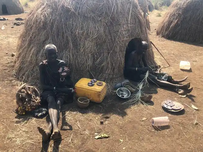 探险神秘的原始部落(四)唇盘部落
