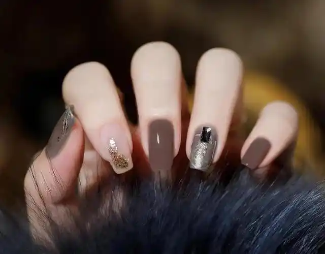 大盘点:显手白又高级的秋冬美甲合集_网易订阅