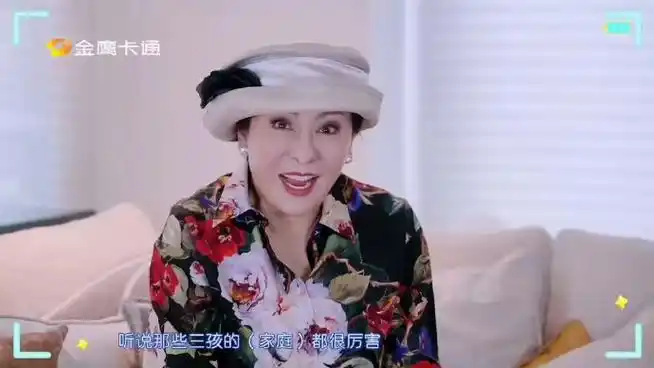 向太在参加《三孩来了》综艺节目录制采访的时候表示,非常羡慕三个