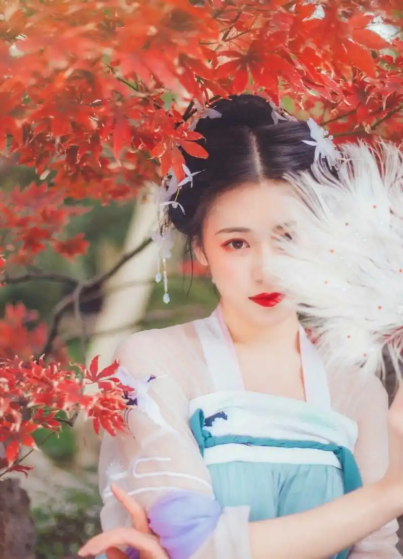 千秋无绝色!悦目是佳人!倾国倾城貌!惊为天下人!古风真人女头乛陌羽柔