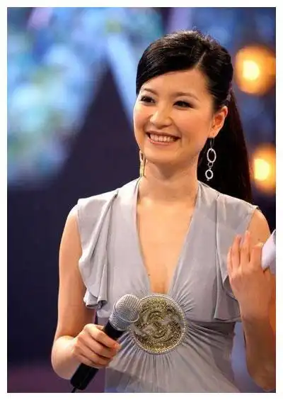 49岁知名主持人程雷,得遗传性肝病和女友终分手,后娶妻老来得子__财经