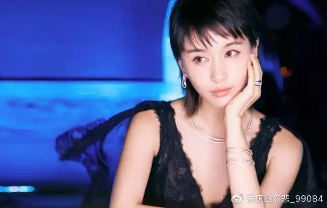 她是贾乃亮前女友,现如今身价上亿,颜值完全不输李小璐!