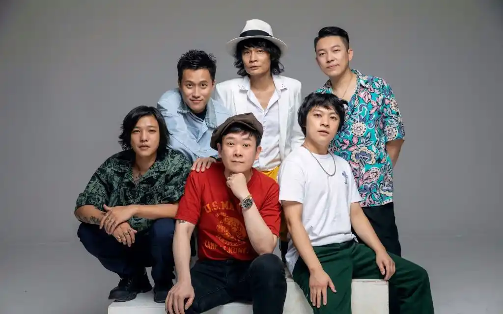 快来关注@熊孩子综艺 转发评论此动态,就有机会获得joyside乐队签名照