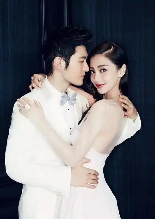 angelababy(杨颖)在青岛民政局领证完婚,黄晓明在微博晒出二人的结婚