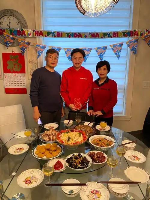 2020-11-17丽华生日家庭欢乐聚会祝贺她生日快乐健康平安吉祥如意永远