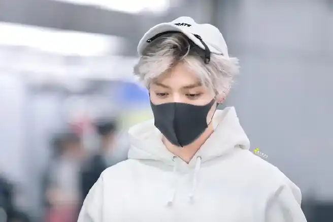 内娱银发漫撕男#鹿晗超话当我拿出这组图阁下又当如何应对