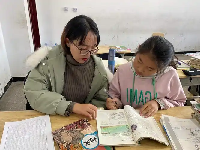 用心传递爱----记神木市第十二中学教师结对帮扶建档立卡学生报道