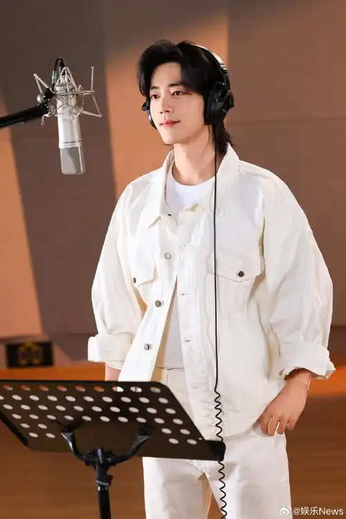 肖战白色牛仔套装造型#肖战白色牛仔套装造型,太适合白色衣服了