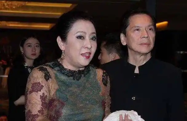 向太陈岚霸气:"我是向华强的女人"_丈夫_丁佩_李连杰