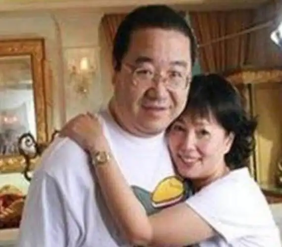 曾经英达如愿摆脱宋丹丹,与梁欢结婚,却发现自己被骗了