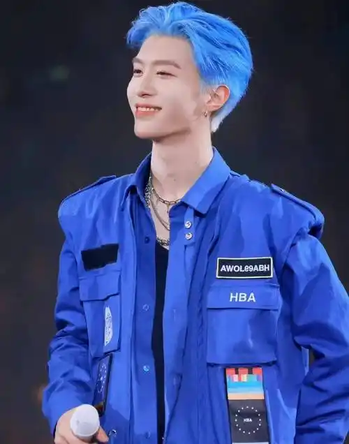 男明星"工装"造型:王一博让人一眼万年,肖战又酷又帅太惊艳_感觉_马甲