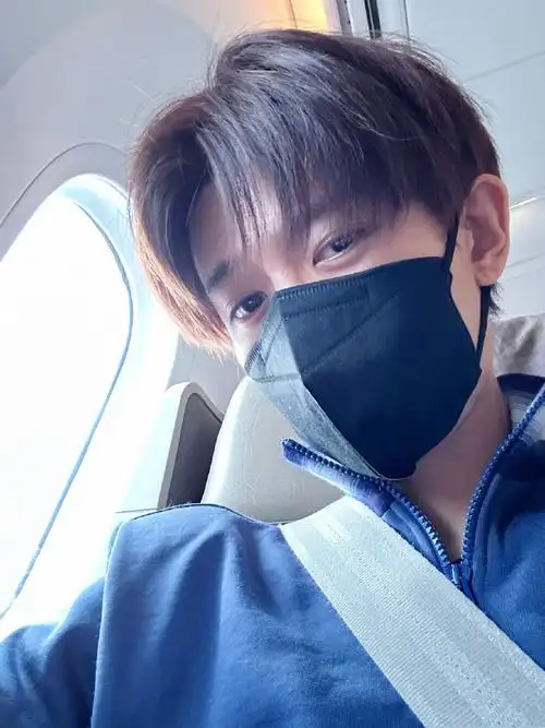 任嘉伦12月第一张自拍##任苒时光