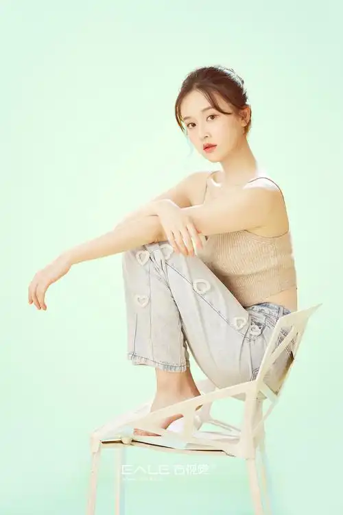 分享一个极其通透漂亮的用光女孩必拍灯光系列青涩却纯真能看的到的