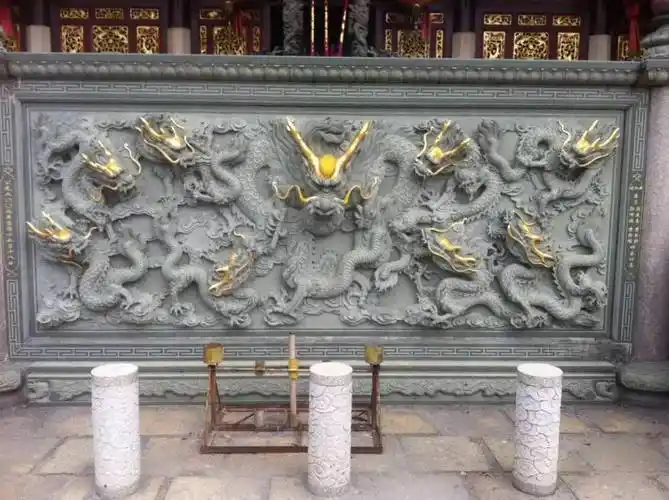佛寺里石雕龙璧浮雕的雕刻 - 企业新闻 - 福建惠安和之园林古建有限