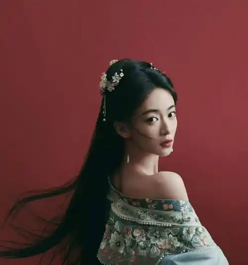 于正否认吴谨言在备孕,曝其马上进组,新剧有眉目男主惹争议_洪尧