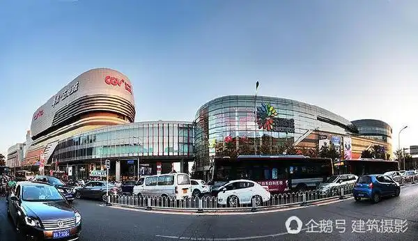 大清河的五彩城是那边每个人几乎必去的地方,休闲娱乐,购物吃饭应有尽