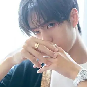 香.王一博 易祥千玺 钛钢菱形格纹十字菱格波浪边镀真金情侣戒指