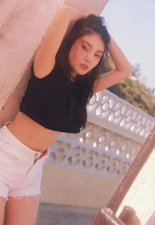 大嫂徐冬冬火辣身材夏日清凉写真图片