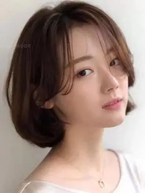 2022流行中短发发型图片 减龄中短发烫发图片 | 美颜穿搭网