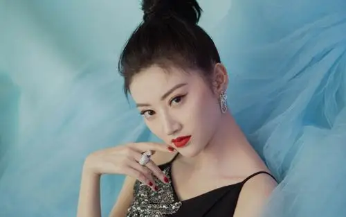 桌面壁纸 美女 女星模特 > 美女景甜吊带裙图片壁纸上一组图 下一组图