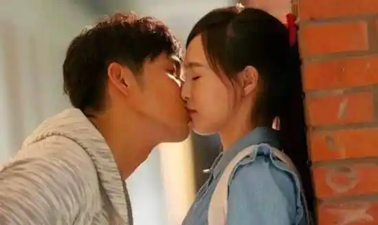 钟汉良隐婚低调16年的老婆终于露脸,两人看起来仿佛像小夫妻_妻子