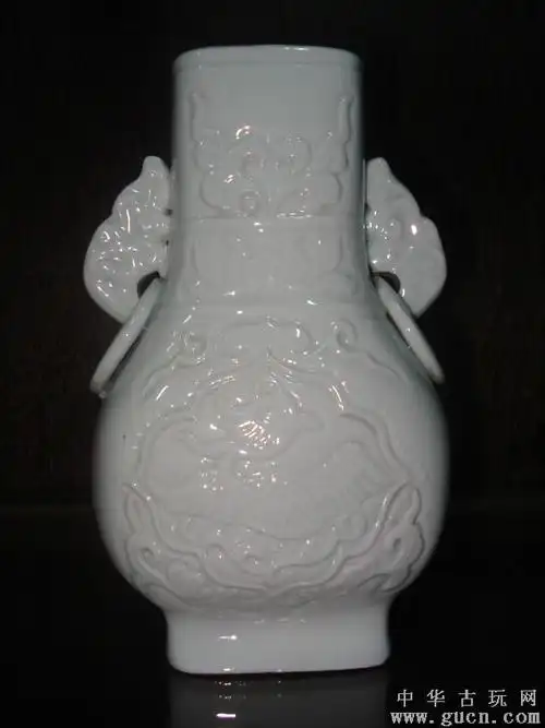 民国德化白瓷印花双耳瓶