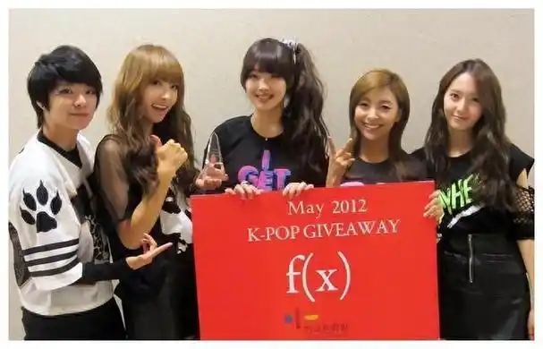 fx成员郑秀晶透露私聊频繁,重组传闻引心动__财经头条