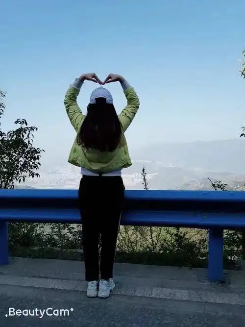 比心,我的大自然,你好!美丽的世界!巫山,再见!2019年4月5日